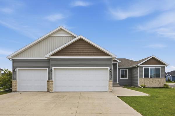 5486 Tyler AVE S, Fargo, ND 58104