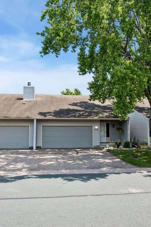 954 Carmel CT, Shoreview, MN 55126