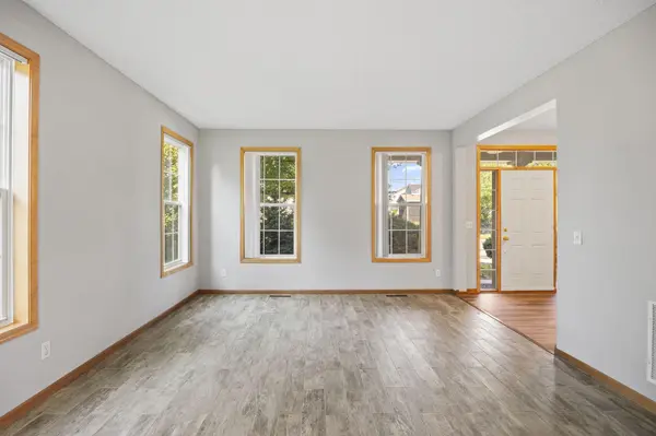 1893 Clover Meadow DR, Chaska, MN 55318