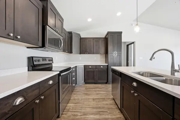 6073 Autumn DR S, Fargo, ND 58104