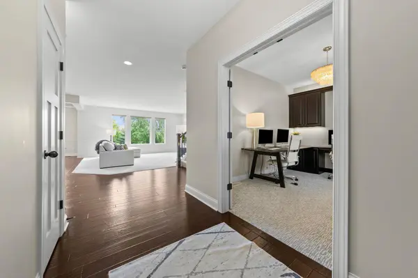 2971 Fairway DR, Chaska, MN 55318