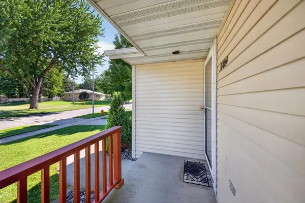 3704 Strathmore LN SE, Rochester, MN 55904