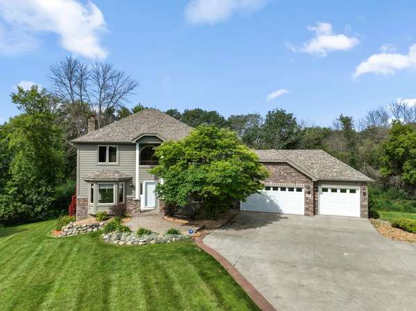 22530 Forest Ridge DR, Lakeville, MN 55044