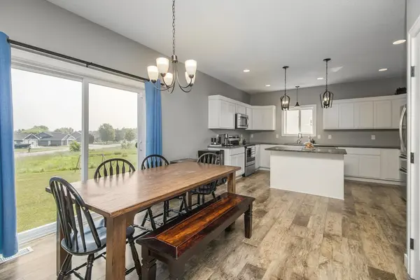 1114 Susan LN, Roberts, WI 54023