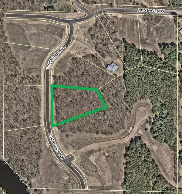 19983 Vintage DR NW, Oak Grove, MN 55303