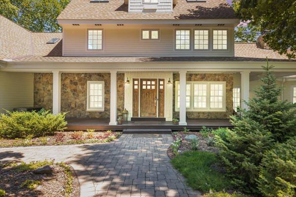 612 Nelson RD, Maple Plain, MN 55359