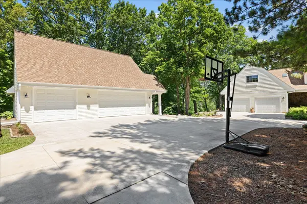 612 Nelson RD, Maple Plain, MN 55359