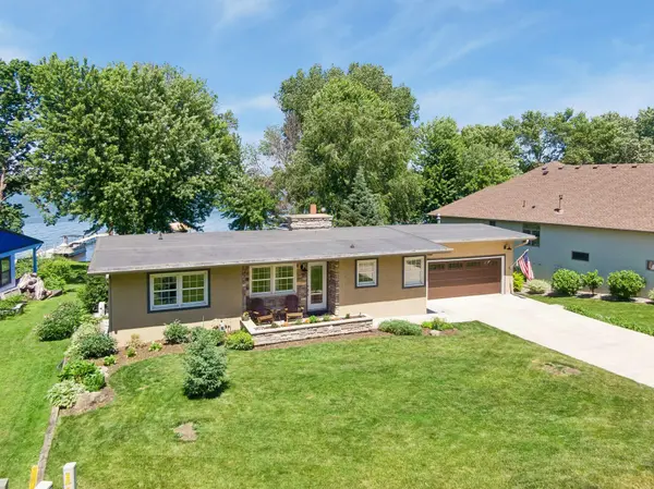 2760 S Shore DR, Prior Lake, MN 55372
