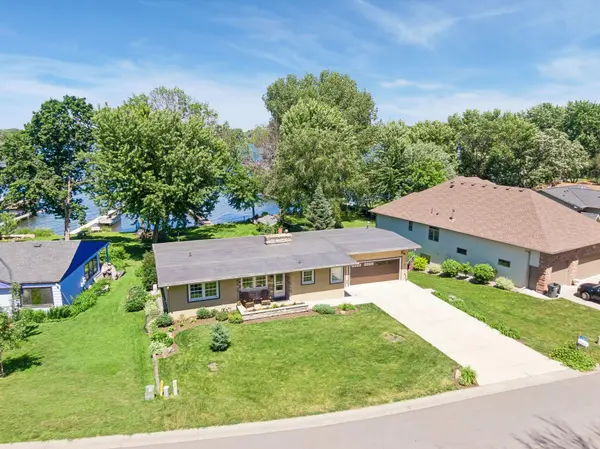 2760 S Shore DR, Prior Lake, MN 55372