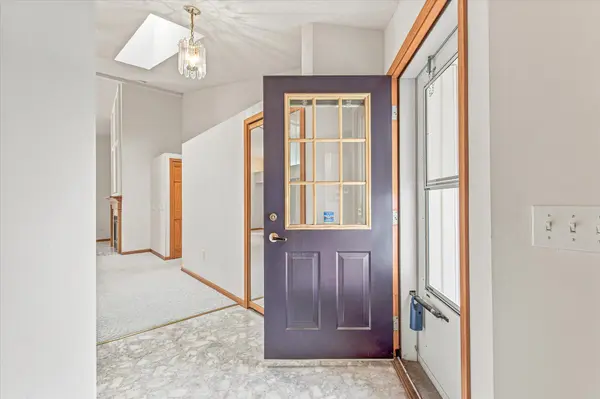 7588 Ojibway Park Bay, Woodbury, MN 55125