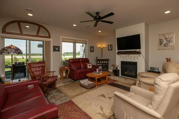 162 Sandstone DR NW, Eyota, MN 55934