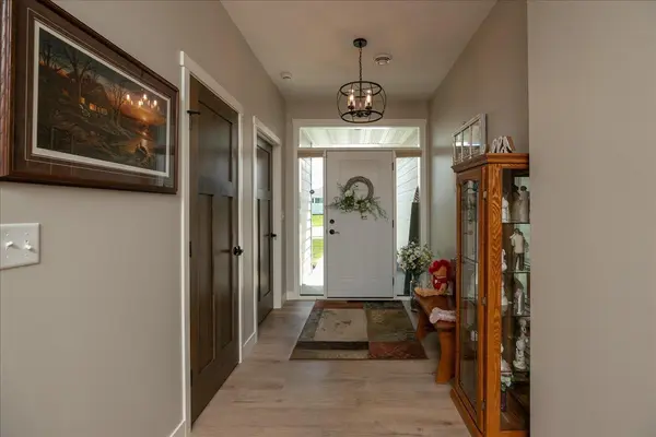 162 Sandstone DR NW, Eyota, MN 55934