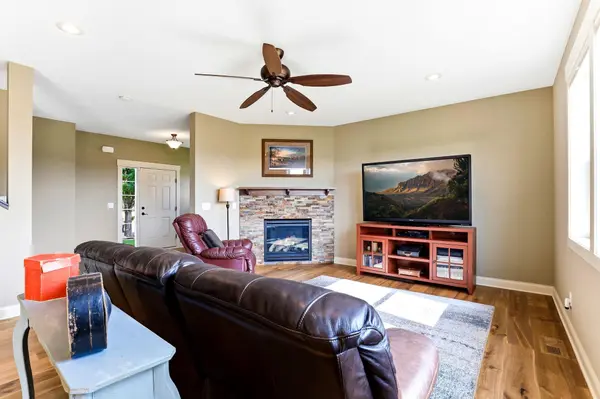 157 Dongola LN, Shakopee, MN 55379