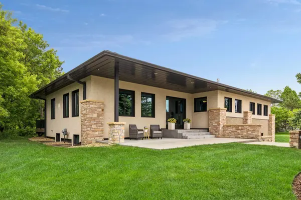 2900 Skyline DR, Eagan, MN 55121