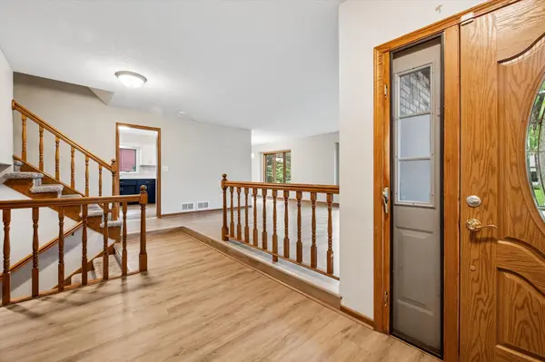 460 Oakhill RD, Chaska, MN 55318