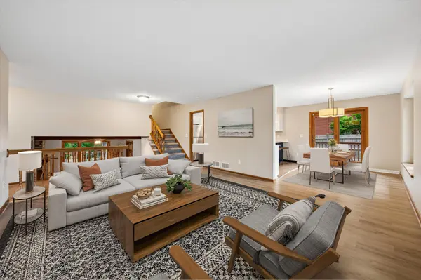 460 Oakhill RD, Chaska, MN 55318