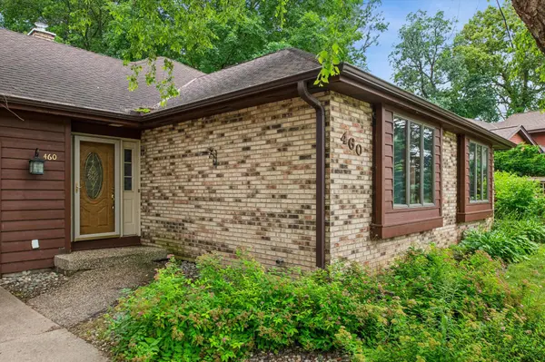 460 Oakhill RD, Chaska, MN 55318