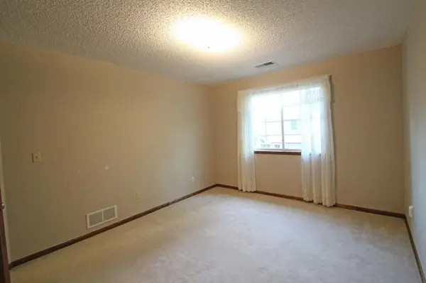 207 Primrose CT, Vadnais Heights, MN 55127
