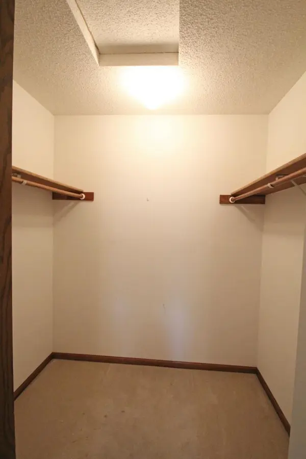 207 Primrose CT, Vadnais Heights, MN 55127