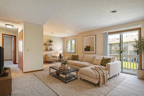 6240 Magda DR #D, Maple Grove, MN 55369