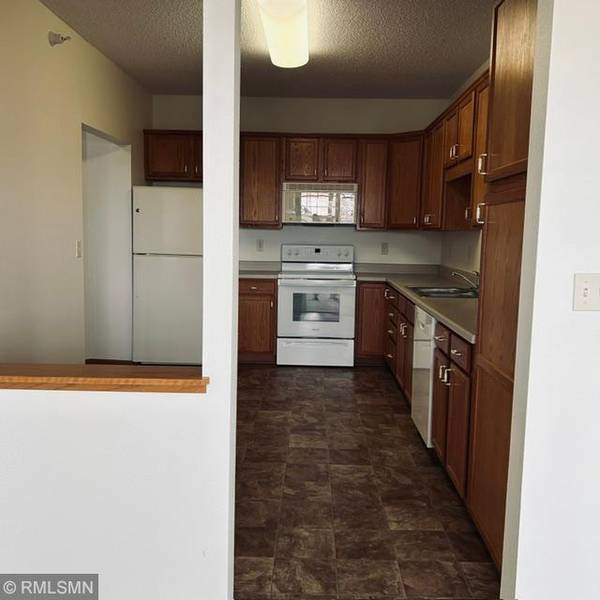 8341 Lyndale AVE S #424, Bloomington, MN 55420