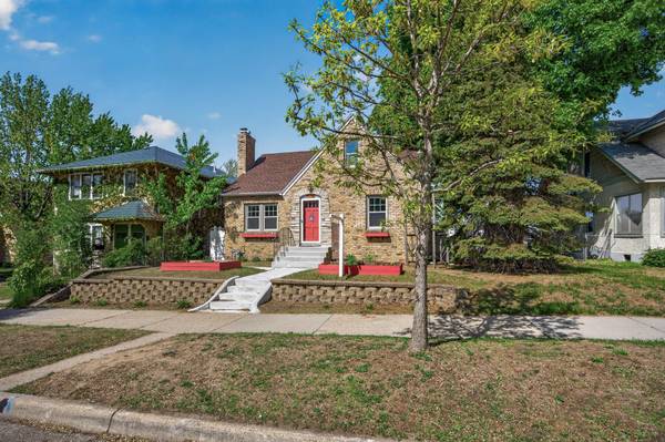 4048 17th AVE S, Minneapolis, MN 55407
