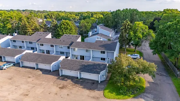 101 Canabury CT, Little Canada, MN 55117