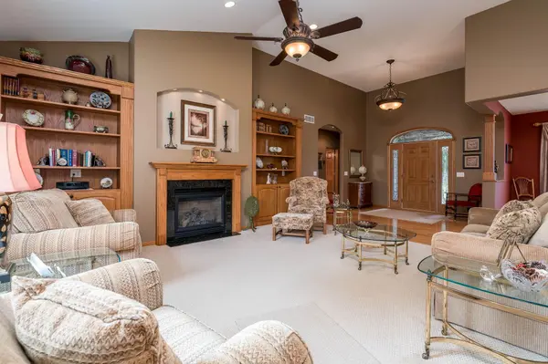 117 Grovebrook DR, Mankato, MN 56001