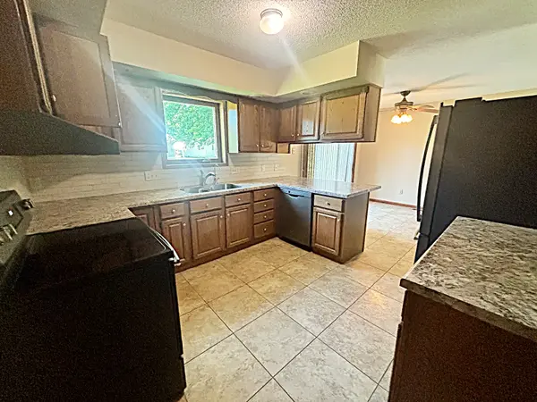 812 E Oak ST, Redwood Falls, MN 56283