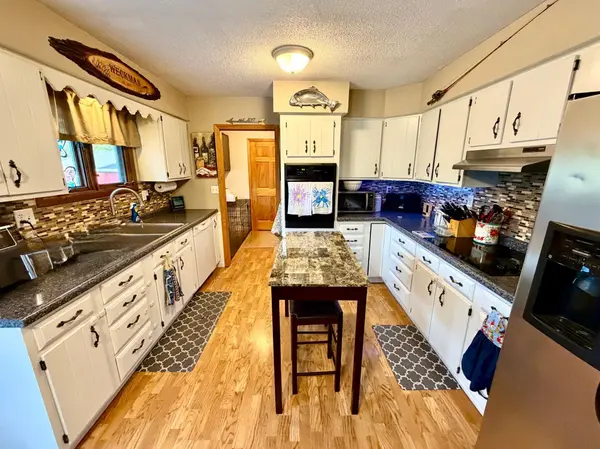 909 2nd ST NE, Roseau, MN 56751