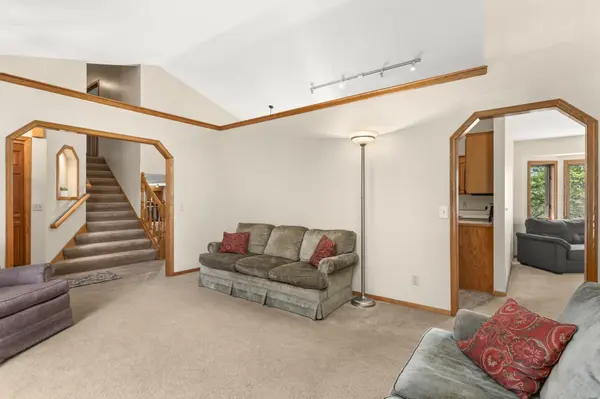 11525 Pondview CT, Champlin, MN 55316