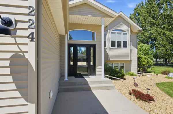 224 Chestnut DR, Horace, ND 58047