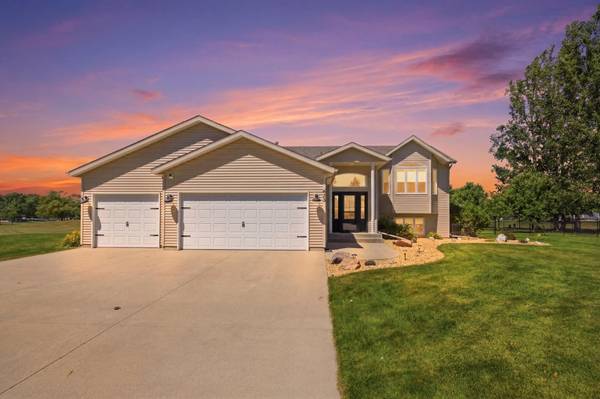 224 Chestnut DR, Horace, ND 58047