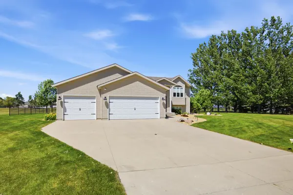 224 Chestnut DR, Horace, ND 58047