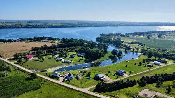 48103 Grace LN, Big Stone City, SD 57216