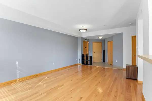 2566 Ellis AVE #303, Saint Paul, MN 55114