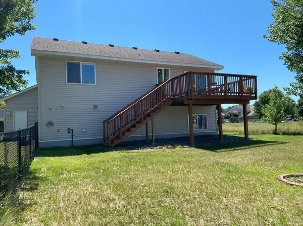 1404 Meadow View DR, Princeton, MN 55371