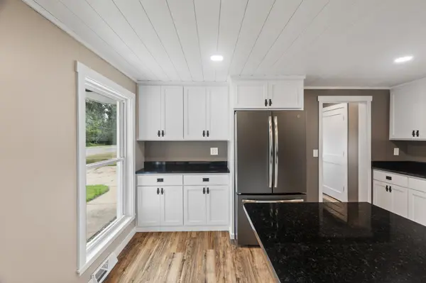 8974 210th ST W, Lakeville, MN 55044