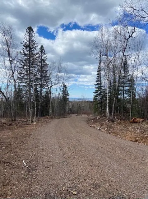 000 Aspen LN, Silver Bay, MN 55614