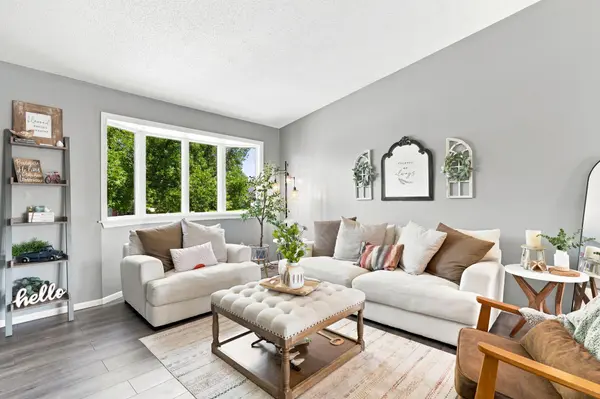2682 Guthrie AVE N, Oakdale, MN 55128