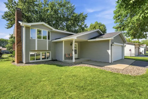 2682 Guthrie AVE N, Oakdale, MN 55128