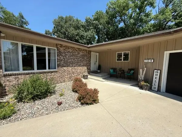 104 Cedar PT, Redwood Falls, MN 56283