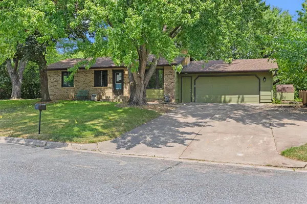 2865 Upper 79th CT E, Inver Grove Heights, MN 55076