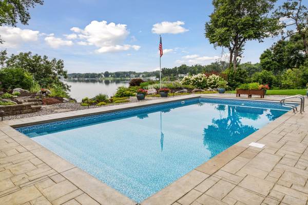 1065 Bayside LN, Minnetrista, MN 55364