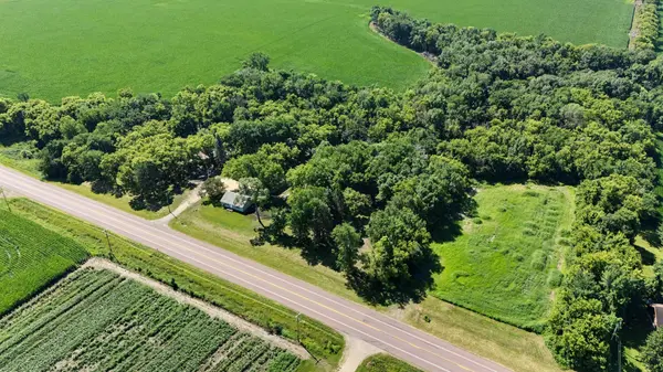 29499 390th ST,  Le Sueur,  MN 56058