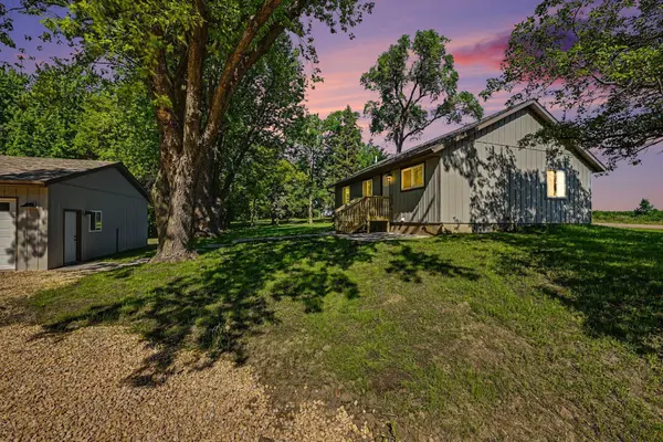 29499 390th ST, Le Sueur, MN 56058