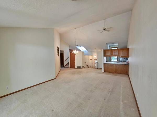 2206 10th AVE SE, Willmar, MN 56201