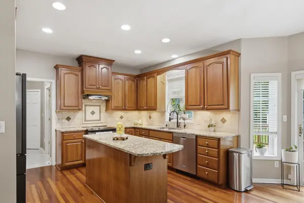 15016 Viewcrest LN, Burnsville, MN 55306