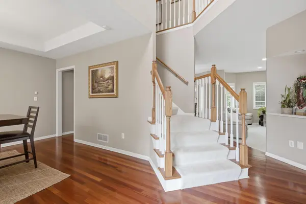 15016 Viewcrest LN, Burnsville, MN 55306