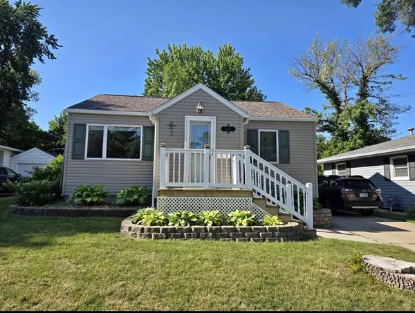 117 W Maple ST, Marshall, MN 56258